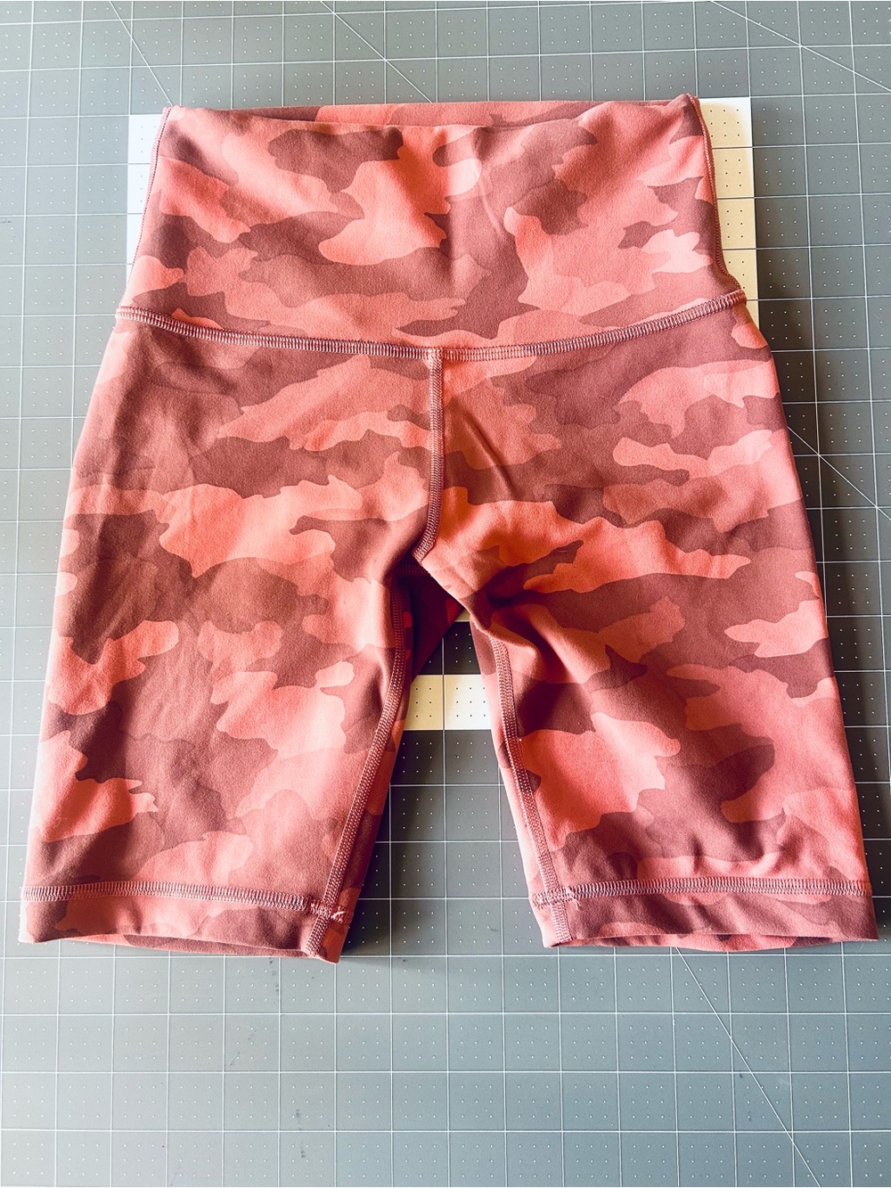 Lululemon Align High-Rise Biker Shorts 8" - Heritage Camo Brier Rose - Size 4